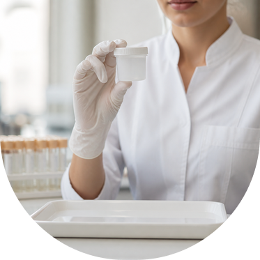 derma-mini-biopsiya Контейнер для образца биопсии в руке врача лаборатории